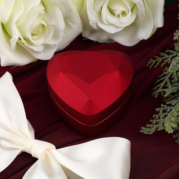 Коробочка для кільця з підсвічуванням Glow Heart - Футляр скриньки у вигляді серця для пропозиції чи весілля 3197940300 фото